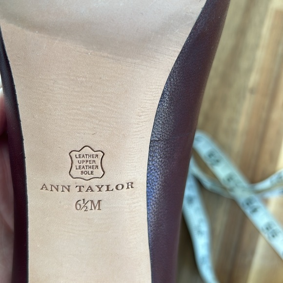 Ann Taylor burgundy tassel Oxford heels - Picture 6 of 6
